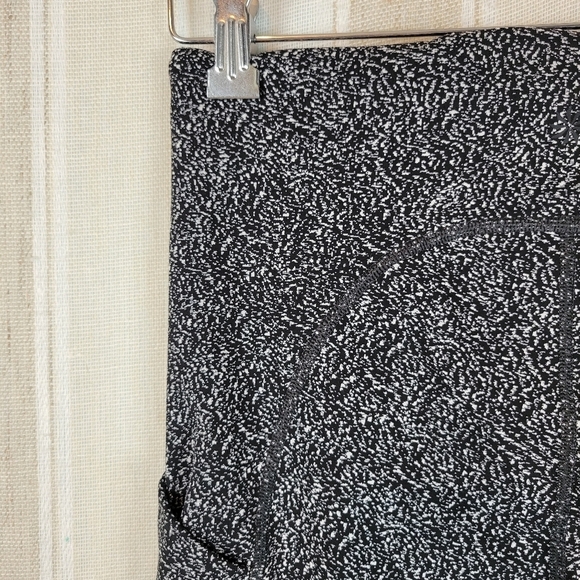 Athleta‎ Ultimate Stash Textured 7/8 Tights Leggings Black White Size Small - Picture 9 of 13